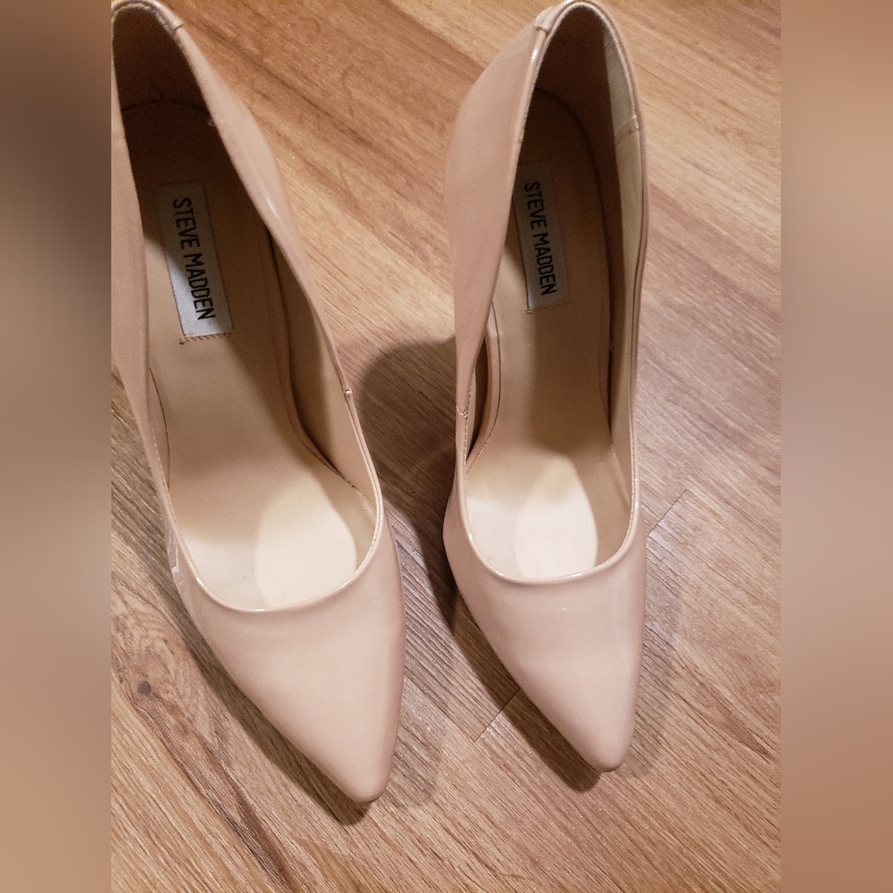 New Steve Madden nude patent pumps!!